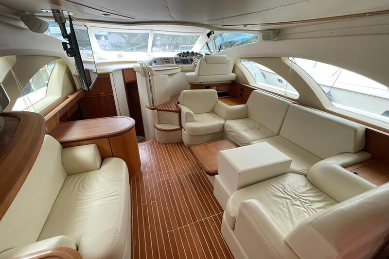Intermarine 560