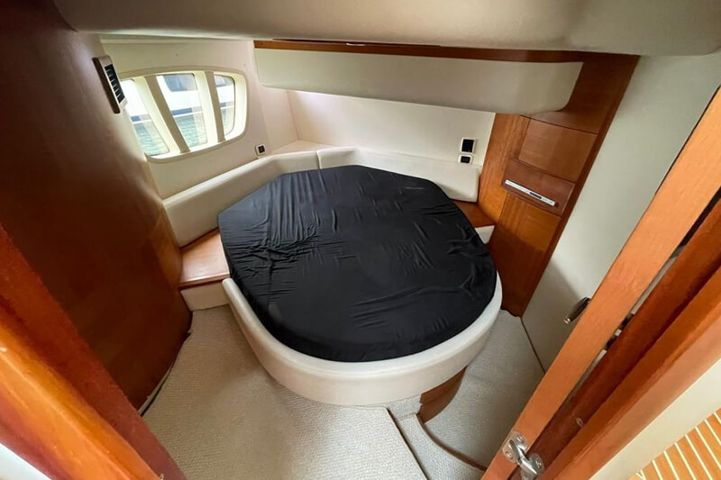 Intermarine 560