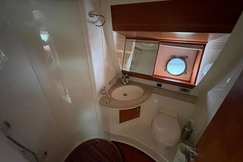 Intermarine 560